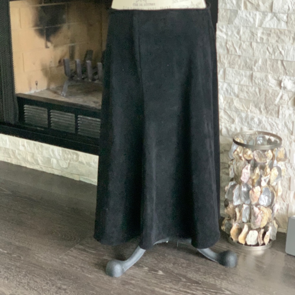 Calvin Klein faux suede skirt hits at calf size 10